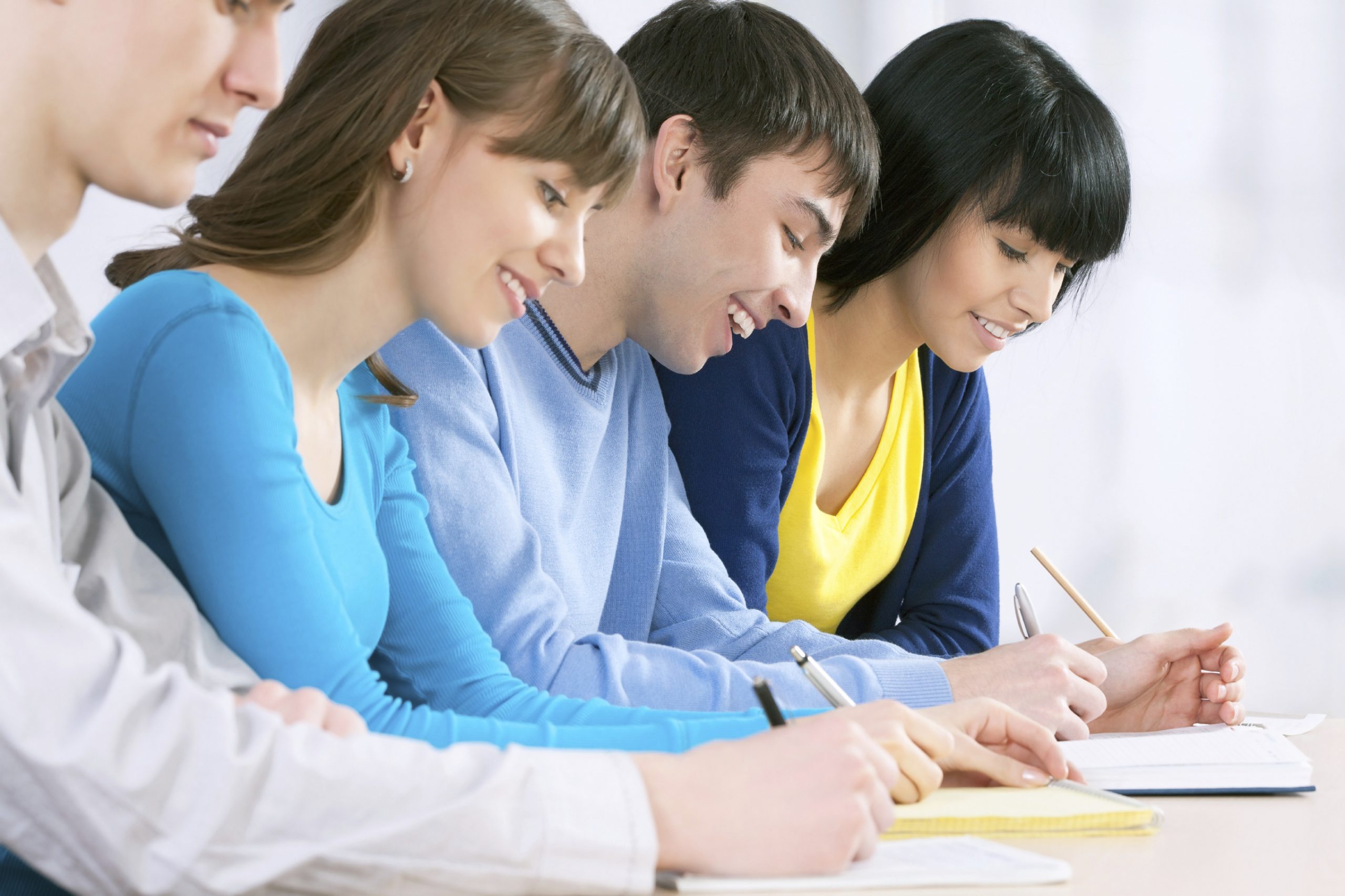 Group of students refuerzo-escolar